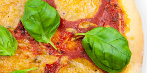 Beitragsbild des Blogbeitrags Vegan Cheese Pizza
