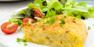 Beitragsbild des Blogbeitrags Vegan Tortilla Espanola – Spanish Potato Omelette 