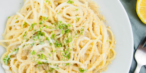 Beitragsbild des Blogbeitrags Creamy Vegan Lemon Pasta 