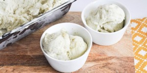 Beitragsbild des Blogbeitrags Vegan Minty Cotton Candy Ice Cream (made with Aquafaba)