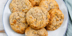 Beitragsbild des Blogbeitrags Vegan & Sugar-Free Banana Cookies 