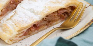 Beitragsbild des Blogbeitrags Vegan Apple Strudel with Puff Pastry (3 Ingredients) 
