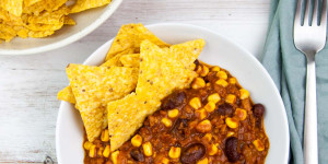 Beitragsbild des Blogbeitrags ‘Meaty Vegan TVP Chili 