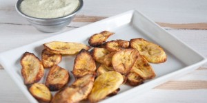 Beitragsbild des Blogbeitrags Oven-Baked Plantain Chips with a Cilantro Lemon Dip 