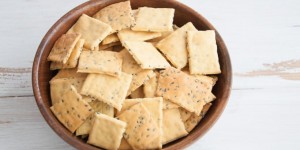 Beitragsbild des Blogbeitrags Gluten-Free Chickpea Crackers
