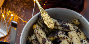 Beitragsbild des Blogbeitrags Dinkel-Mohnnudeln mit Zimtzucker