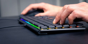 Beitragsbild des Blogbeitrags CHERRY MX 10.0N RGB Tastatur im Test