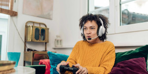 Beitragsbild des Blogbeitrags JBL bringt neue und verbesserte Quantum Gaming-Headsets