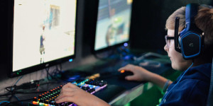 Beitragsbild des Blogbeitrags Die Psychologie des E-sports: Mentale Strategien für Gamer