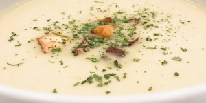 Beitragsbild des Blogbeitrags Süßkartoffel-Kokos-Suppe – vegane Suppe