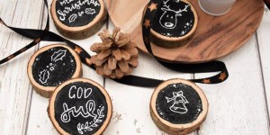 Beitragsbild des Blogbeitrags weihnachtliche Tischdeko aus Holzscheiben 