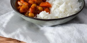 Beitragsbild des Blogbeitrags Topinambur-Kichererbsen Curry mit Karotten