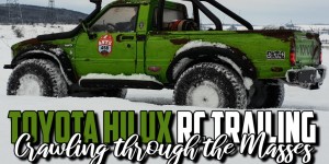 Beitragsbild des Blogbeitrags Toyota Hilux RC Trailing – Crawling through the Masses 