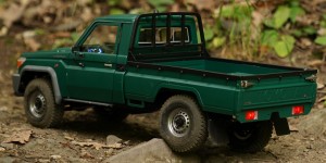 Beitragsbild des Blogbeitrags Boom Racing BRX01 Toyota LC70 – The forest path 