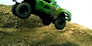 Beitragsbild des Blogbeitrags Sneak Peak Axial Yeti Score Trophy Truck bashing