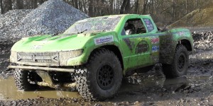 Beitragsbild des Blogbeitrags Axial Yeti Score Trophy Truck – Massive dirt action