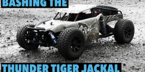 Beitragsbild des Blogbeitrags Thunder Tiger Jackal Desert Buggy dirt bashing