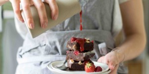Beitragsbild des Blogbeitrags Raw Schokolade Brownies ohne Zucker #dubistzucker 