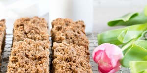 Beitragsbild des Blogbeitrags Karotten-Dinkelkuchen mit Streuseln