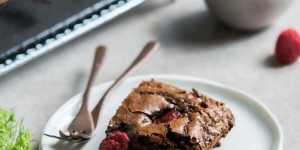 Beitragsbild des Blogbeitrags Schnelle und saftige Himbeer-Brownies