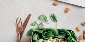 Beitragsbild des Blogbeitrags Lunch to go – Grüner Quinoa Feta Salat