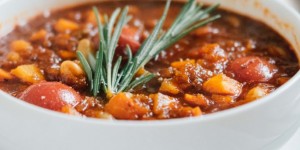 Beitragsbild des Blogbeitrags Italienisches Gulasch – Baustellenessen-Variation 