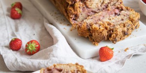 Beitragsbild des Blogbeitrags Erdbeer-Joghurtkuchen mit Streuseln 