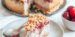 Beitragsbild des Blogbeitrags Kirschkuchen mit Topfen und Mohn