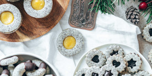 Beitragsbild des Blogbeitrags Weihnachtskekse mit Mohn: 1 Teig – 3 Kekssorten