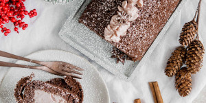 Beitragsbild des Blogbeitrags Weihnachtliche Biskuitroulade