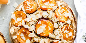 Beitragsbild des Blogbeitrags Zuckerfreier Marillenkuchen