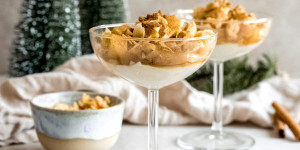 Beitragsbild des Blogbeitrags Winterliches Bratapfel Dessert im Glas