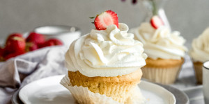 Beitragsbild des Blogbeitrags Herrliche Erdbeer Cupcakes 