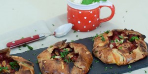 Beitragsbild des Blogbeitrags Sommerliche Erdbeer-Tartelettes 