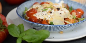 Beitragsbild des Blogbeitrags Geschmorter Cocktailtailtomaten Salat