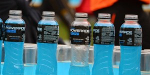 Beitragsbild des Blogbeitrags Was Laufanfänger trinken und (nicht) essen!