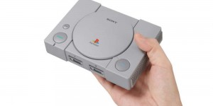 Beitragsbild des Blogbeitrags PlayStation Classic wird ohne Stromkabel ausgeliefert, den Adapter muss man zusätzlich kaufen! 