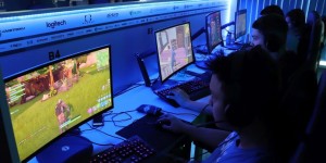 Beitragsbild des Blogbeitrags 5000 (!) Fans beim „ESF – Fortnite Community Clash“ im Wiener Donauzentrum 