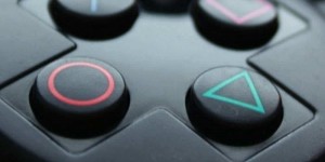 Beitragsbild des Blogbeitrags PS4 gewinnt knapp vor den Switch das Rennen um die meistverkaufte Konsole 2018 