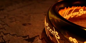 Beitragsbild des Blogbeitrags Herr der Ringe-Serie zeigt Game of Thrones-Darsteller als Haupt-Bösewicht