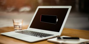 Beitragsbild des Blogbeitrags MacBook: So leicht verlängert man die Akkulaufzeit dramatisch