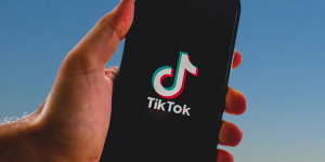 Beitragsbild des Blogbeitrags TikTok wird häufiger genutzt als YouTube 