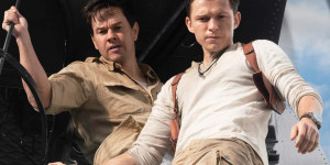 Beitragsbild des Blogbeitrags Uncharted (mit Tom Holland und Mark Wahlberg) – Film Kritik 