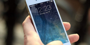 Beitragsbild des Blogbeitrags Erstes iPhone für absurde 40.000 Euro bei Auktion verkauft!