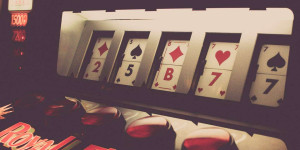 Beitragsbild des Blogbeitrags Spielen im Online Casino: Deutsche Casinofans müssen sich an Auflagen halten