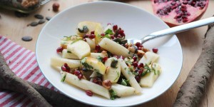 Beitragsbild des Blogbeitrags SCHWARZWURZELSALAT MIT APFEL {WINTERLICHER POWERFOOD}