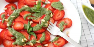 Beitragsbild des Blogbeitrags ERDBEERCARPACCIO MIT MINZPESTO 