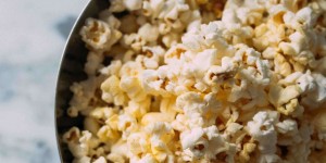 Beitragsbild des Blogbeitrags KULINARISCHES KINO - FÜNF LIEBLINGSFILME RUND UMS ESSEN