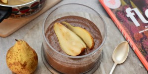 Beitragsbild des Blogbeitrags GRIESSPUDDING MIT SCHOKOLADE UND GEWÜRZBIRNEN