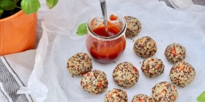 Beitragsbild des Blogbeitrags QUINOA-BÄLLCHEN MIT FEURIGER MOJO ROJO 
